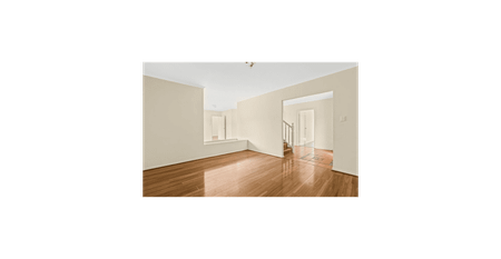 Spacious 5 Bedroom Family Home in Roxburgh Park - Photo 2