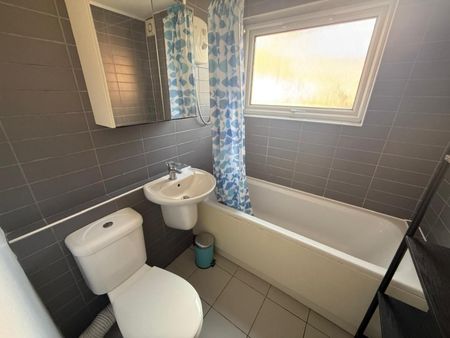 1 bedroom Flat To Let - Photo 5