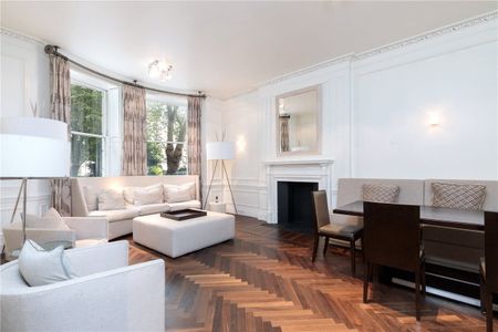 Rare opportunity to rent an entire house located on one of the most sought after squares in Marylebone. This tranquil location offers peace and quiet, while still being just minutes away from the wonderful shops and restaurants of Marylebone. - Photo 5