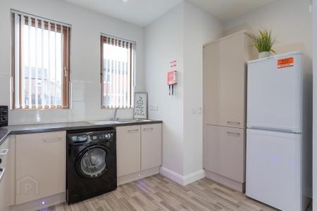 Room 4, Epworth Street, Belfast, BT5 4QR - Photo 4