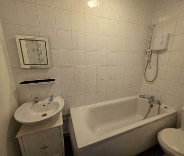 Detached Bungalow with Good Size Garden for Rent in Beckenham - Photo 6