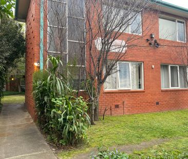 2 / 8 Walnut Street, CARNEGIE - Photo 2