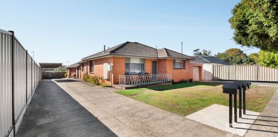 CONVENIENCE IN A PRIME DANDENONG LOCATION - Photo 2