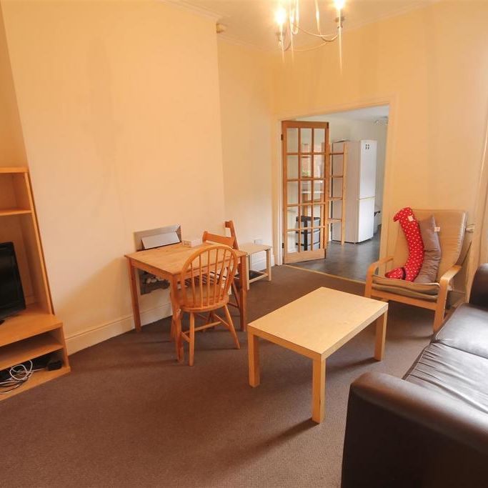 3 bedroom flat to rent - Photo 1