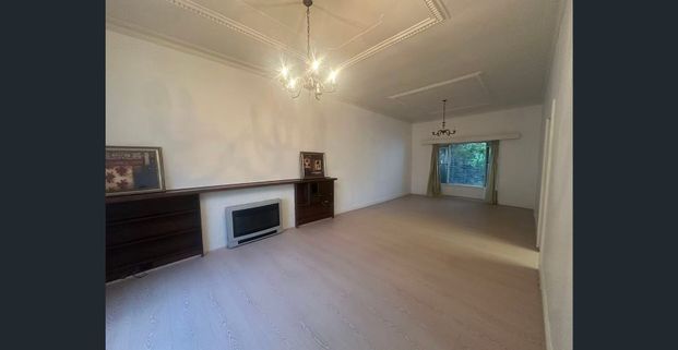 Charming Family Home for Rent – 21 Jurang St, Balwyn VIC (Brand new timber flooring in the living room) - Photo 1