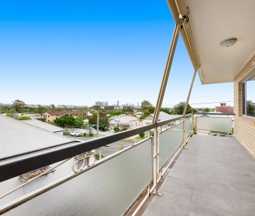 4/40 Dunellan Street, Greenslopes. - Photo 1