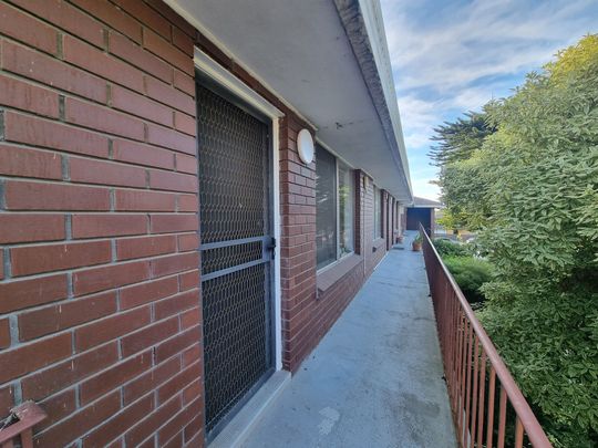 Conveniently Located One-Bedroom Flat in Mentone - Photo 1