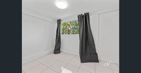 FAMILY HOME IN CONVENIENT STRATHPINE LOCATION - Photo 5