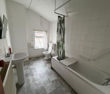 2 Bedroom Mid Terraced House For Rent - Photo 4