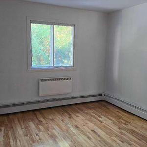 5 1/2 à louer - Photo 2