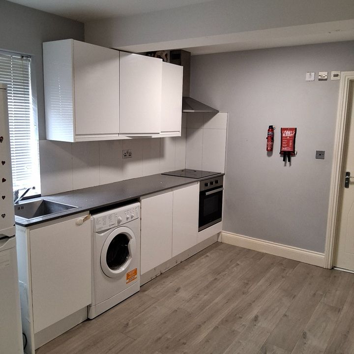 Studio Flat, High Street, E6 - Photo 1