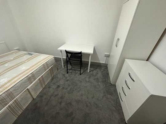 Room in a Shared House, Abercrombie House, W12 - Photo 1