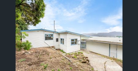 4-Bedroom Home with Spectacular MONA Views! - Photo 4