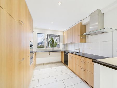 LIGHT, QUIET, FAMILY-FRIENDLY - Photo 4