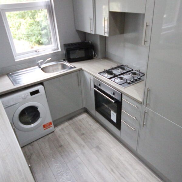 3 Bed - 7 Talbot Avenue, Burley, Leeds - LS4 2PG - Student - Photo 1