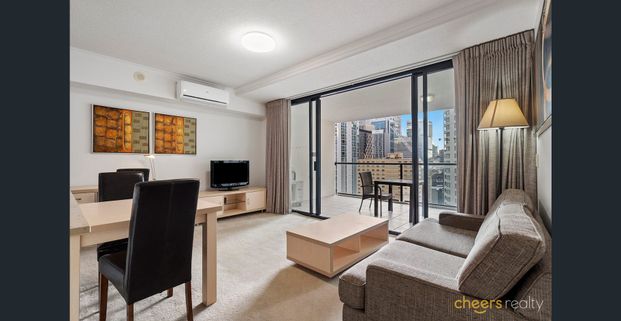 Beautiful Furnished Apartment in the Heart of City! - Photo 1