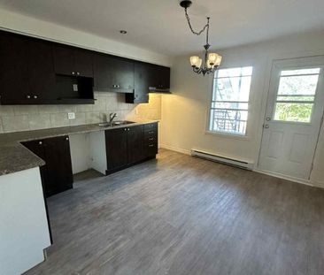 4 1/2 a louer 1500 $ / mois, tres grand, deux chambres a caucher, g... - Photo 3