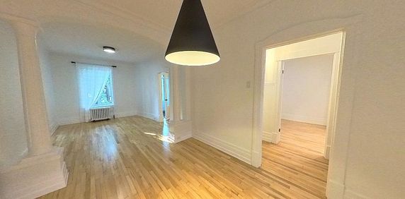 Superbe 6 1/2 rue Lafontaine, 2,000$/mois. Clé en main. - Photo 2