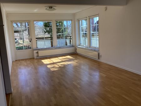 VILLA I SOLLENTUNA/DANDERYD - Foto 2