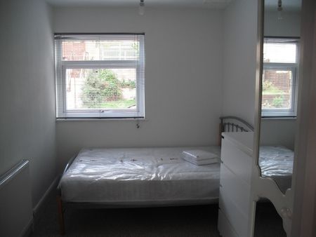 4 Bed Terraced House, St. Johns Lane, BS3 - Photo 3