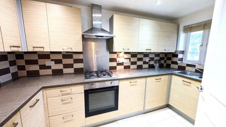 3 bedroom terraced house to rent - Photo 5