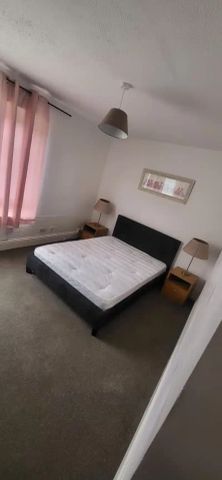 3 Bedroom 2 Bathroom Apartment - Photo 3