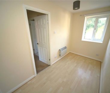 2 bedroom end of terrace house to rent - Photo 3