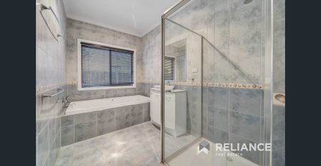 Lovely 3 Bedroom Home in Sanctuary Lakes! - Photo 2