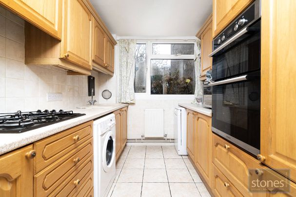 Merridene, London - Photo 1