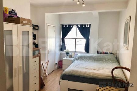 Flooded with natural light, communal roof terrace, stunning views over the city - Photo 2