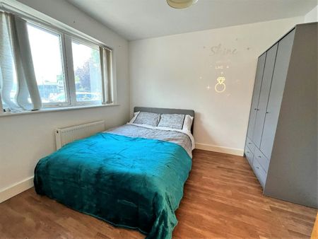 House share to rent on - Photo 2