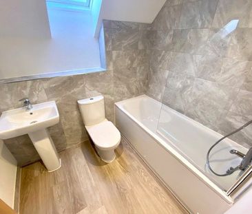 2 bedroom terraced house to rent - Photo 4