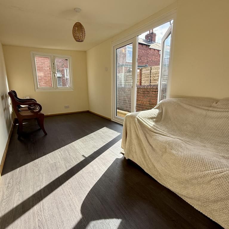 2 bedroom terraced house to rent - Photo 1