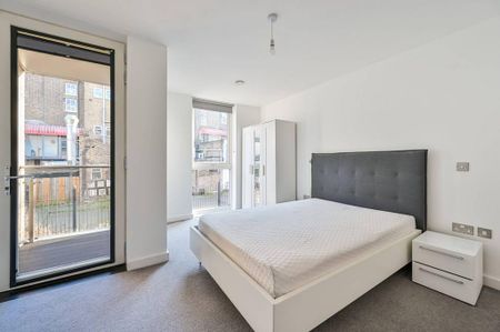 3 bedroom flat to rent - Photo 5