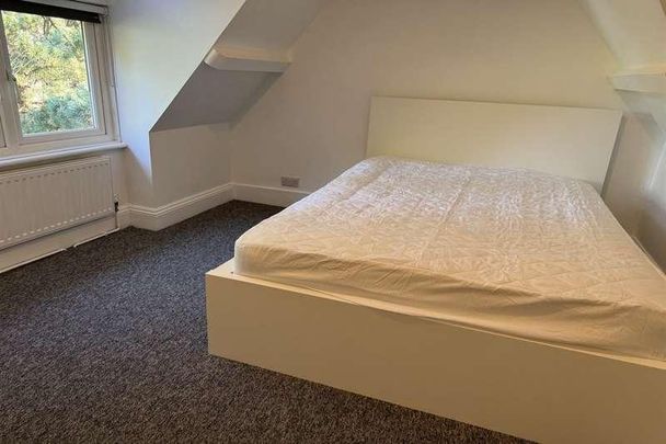 Bedroom Top Floor Flat In Winton, BH3 - Photo 1