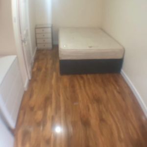 1 Bed - 13 Colenso Mount, Leeds - LS11 0DQ - Student/Professional - Photo 2