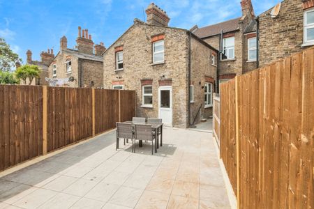 Room in a Shared House, Wearside Road, SE13 - Photo 3