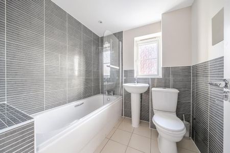 4 bedroom detached house to rent - Photo 5