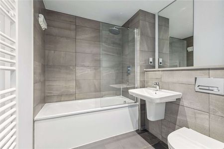 Fully Furnished 24th Floor Two Double Bedroom Apartment in the highly acclaimed Axis Tower development. Incredible views on offer, and a high spec/finish throughout. - Photo 3