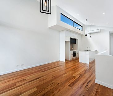 Stylish as new with lofty cathedral style ceilings - Photo 5