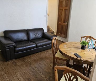 Room in a Shared House, Saint Saviours Road, B8 - Photo 1