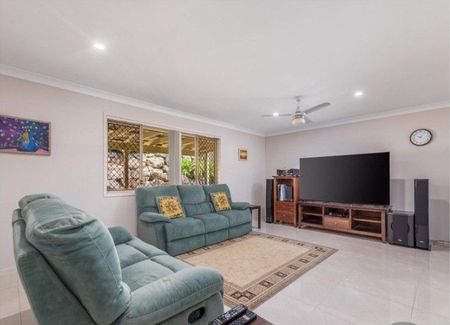 Available soon- Perfect family home. - Photo 2