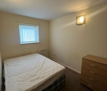 2 bedroom penthouse to rent - Photo 2