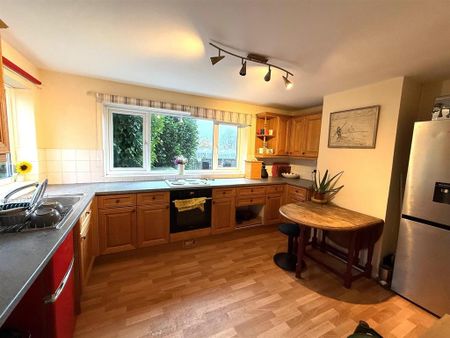 3 bedroom detached house to rent - Photo 3