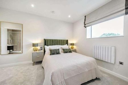 Chertsey, Surrey, KT16 - Photo 4