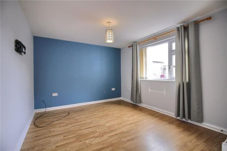 4 bedroom semi-detached house to rent - Photo 2