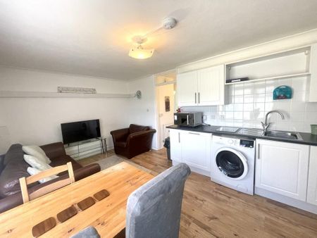 2 bedroom ground floor flat to rent - Photo 3