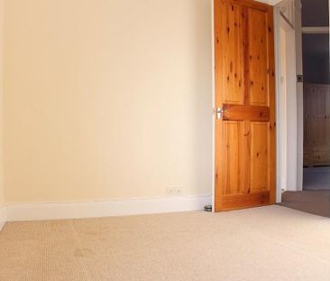 2 bedroom maisonette to rent - Photo 2