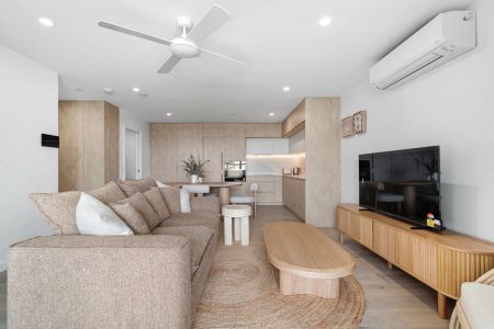 Fully Furnished Coastal Apartment – Internet & Electricity Included - Photo 3