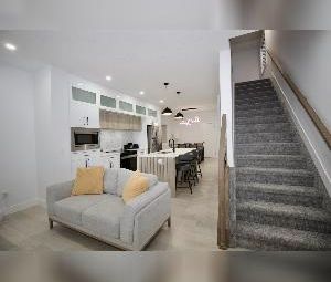Inglewood Modern 4 Bed 2.5 Bath Dbl Garage Edmonton - Photo 3